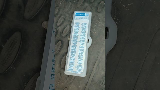 Замена предохранителя прикуривателя на Тойота Харриер 2015 года выпуска Zsu-60