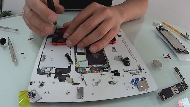 iPhone 6 turns RED - светящееся "яблоко" смотреть онлайн