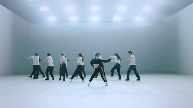 AleXa (알렉사) – 'Wonderland' Dance Practice смотреть онлайн
