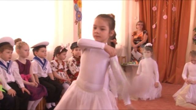 Трогательный танец для мам на 8 марта. До слез! смотреть онлайн