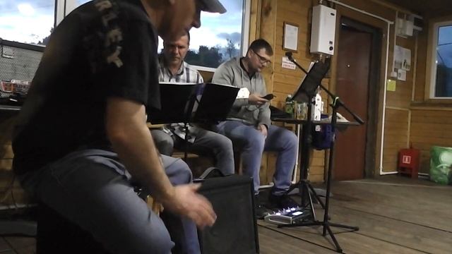12.06.2021- Акустическое трио "Эвергрины" (я - на гитаре)- песня "10 капель" (от группы Танцы Минус смотреть онлайн