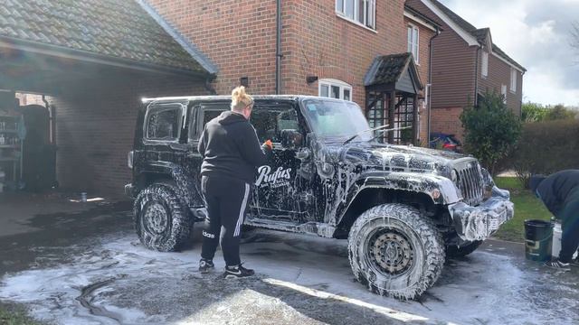 DIRTY JEEP GETS A CLEAN| DETAILING| CAR WASH смотреть онлайн