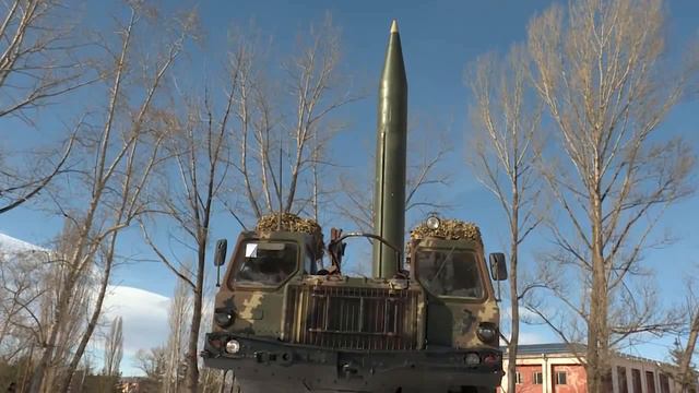ОТРК 9К72 "Эльбрус" Армянской Армии/ Armenian Army 9K72 «Elbrus» (SCUD-B) смотреть онлайн