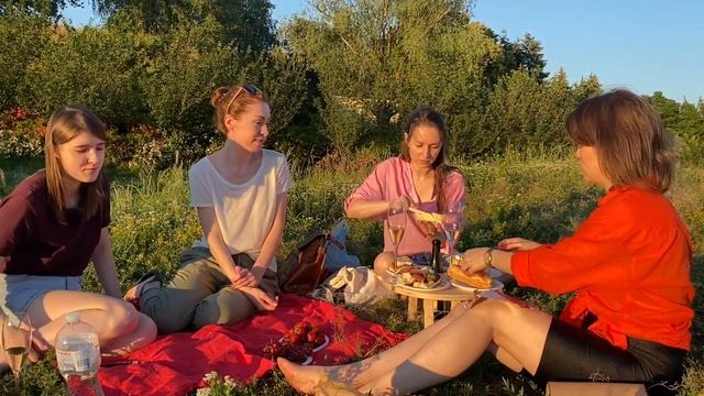 ПИКНИК В ГОРОДСКОМ САДУ/ идеальный вечер в кругу моих коллег смотреть онлайн
