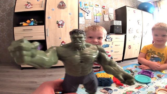 СМЕШНАЯ ИГРА ДЛЯ ДЕТЕЙ,ХАЛК УГАДЫВАЕТ СЮРПРИЗ смотреть онлайн