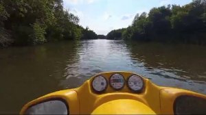Гидроцикл Bombardier Sea Doo XP rotax 787 по реке(съемка одной рукой)