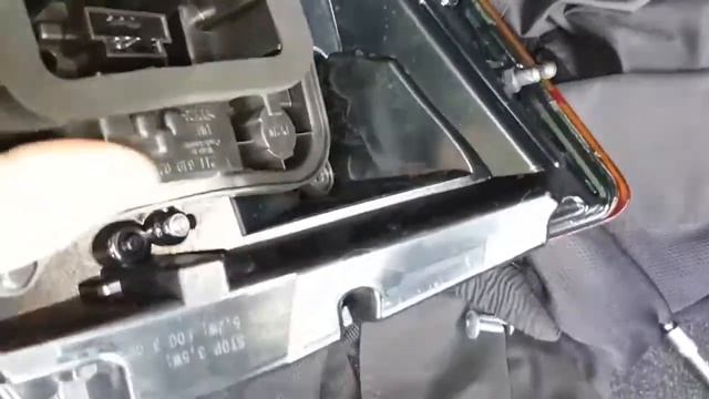 Замена лампочек заднего хода в Октавия А7 смотреть онлайн