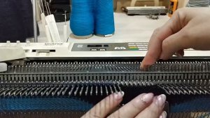 Детская шапочка с ушками//Вязание на однофонтурной машине