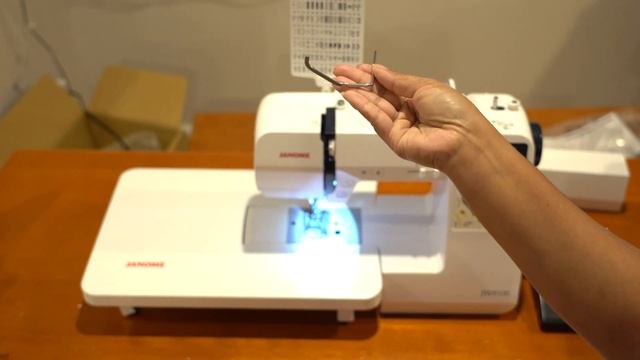 Janome JW8100 Unboxing смотреть онлайн