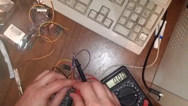 распаковка обзор душманский вольтметр 0-100в с доп питаеием погрешность потребление и пр смотреть онлайн