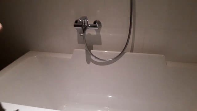 Убираем ванну, душ и туалет смотреть онлайн