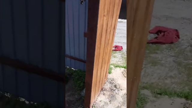 Забор из секций 3д сетки своими руками за один день.Простая установка легко и быстро.Часть1 смотреть онлайн