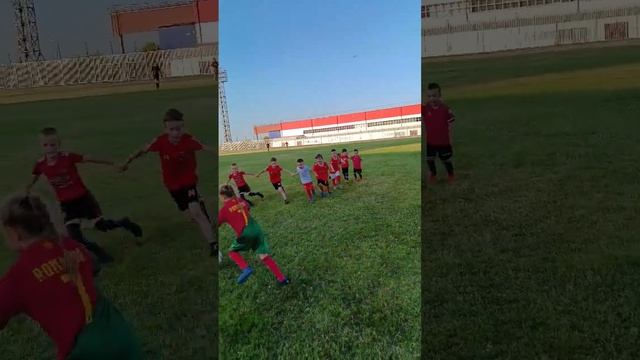 Играли зайцы и волки с мячом ⚽ #спартакюниор #футбольнаятренировка #футболдлядетей #footballshorts смотреть онлайн