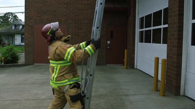 Single Person 24 Foot Extension Ladder Operations смотреть онлайн