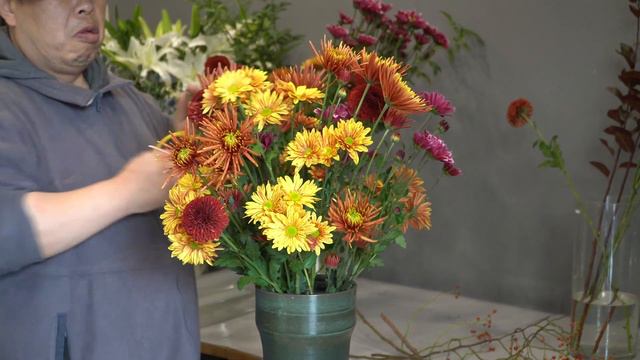 【大叔说花】每周一花162/小菊秋色系插花/家庭生活居家花瓶插花 смотреть онлайн