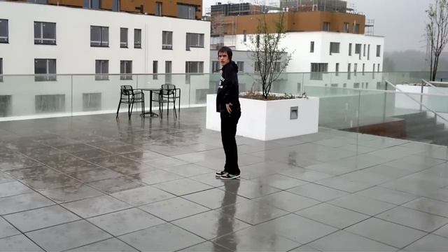 Kwakwa is dancing in the rain смотреть онлайн