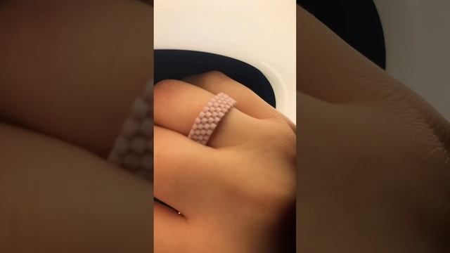 Кольца из бисера. Видео с МК выйдет в 18:00