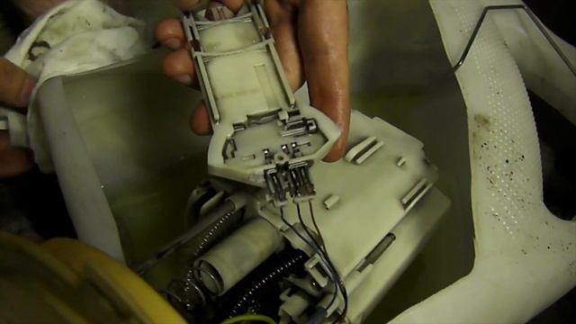 НЕ ПОКАЗЫВАЕТ СТРЕЛКА ДАТЧИКА ТОПЛИВА,КАК СНЯТЬ ТОПЛИВНЫЙ НАСОС НА ФОЛЬКСВАГЕНЕ ПАССАТ,ШКОДА смотреть онлайн