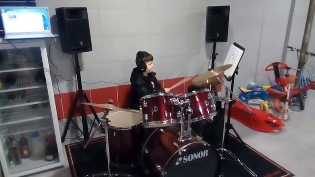 Dan hraje na bubny смотреть онлайн