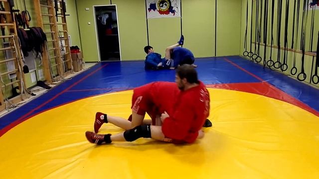 удушение . как правильно сесть на пол. Спорт клуб ЗОМБИР смотреть онлайн