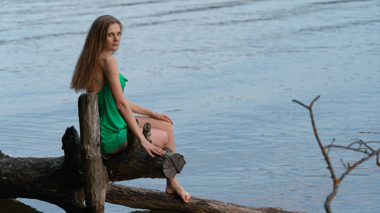 По воде. Полный трек тут: https://t.me/zoi_music/48