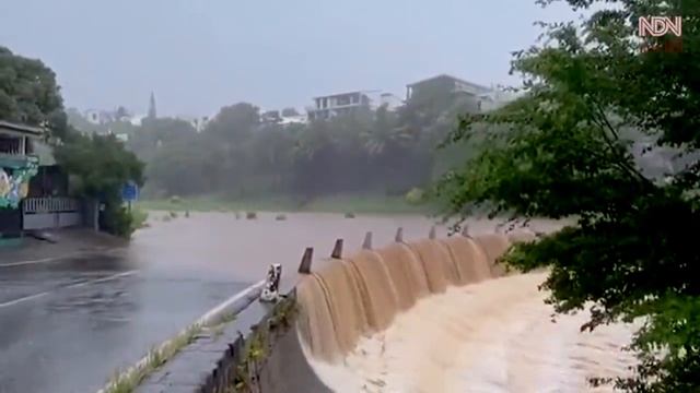 Hurricane Cat 4 is coming to Madagascar. Cyclone Batsirai hit Mauritius and La Réunion смотреть онлайн