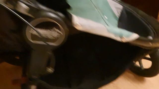Коляска. Поворотное колесо смотреть онлайн