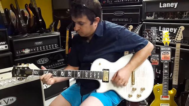Essais de la Gibson Les Paul Supreme WhiteBurst Gaucher смотреть онлайн