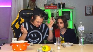 ОТКУСИ ИЛИ ЛИЗНИ ЧЕЛЛЕНДЖ С МЛАДШИМ БРАТОМ