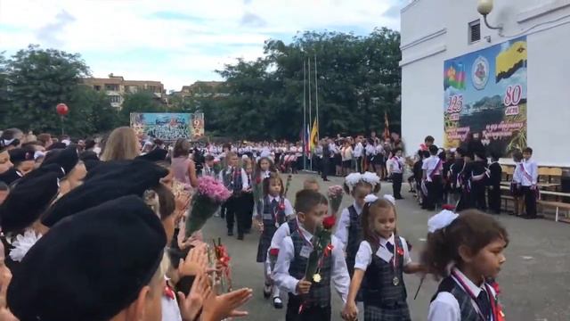 Сколько стоит собрать детей в школу. смотреть онлайн