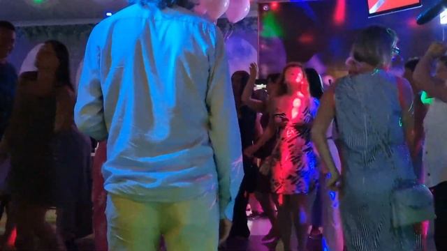 ВЕЧЕРНЯЯ ПРОГУЛКА ПО НАБЕРЕЖНОЙ ГЕЛЕНДЖИК. #море#геленджик смотреть онлайн