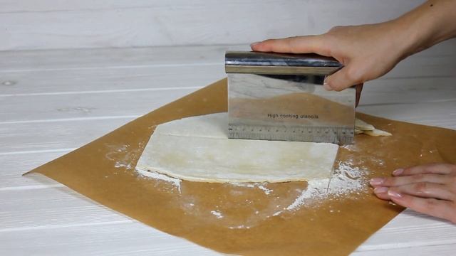 Слойки съели за 5 минут. Простой рецепт слоек с вишней и творогом из слоеного теста смотреть онлайн