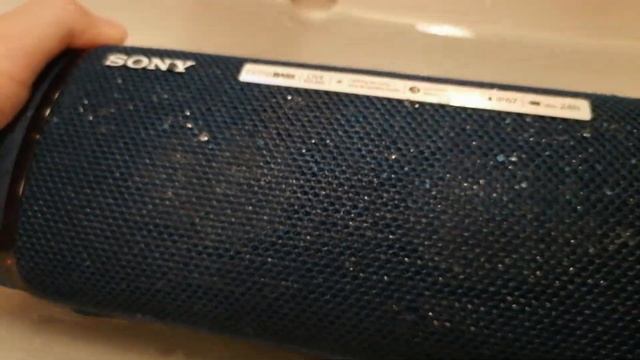SONY SRS XB33 WATER TEST ?CRAZY BASS ?100%VOL. смотреть онлайн