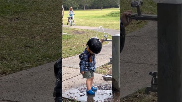 Захотел попить, заодно искупался 🤭 смотреть онлайн