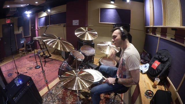 Welcome To The Jungle - Guns N'Roses Drum Cover + Awesome Cowbell смотреть онлайн