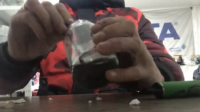 Как сделать супер клей в домашних условиях своими руками за пару минут,лайф хак сделать лучший клей смотреть онлайн