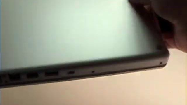 Macbook Pro 15" Repair - Trackpad Top Case Removal смотреть онлайн