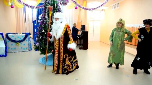 Новогодний утренник Земляничка смотреть онлайн