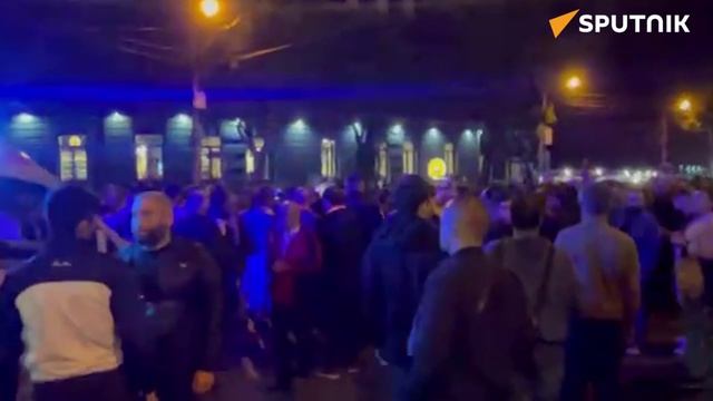 Полиция арестовывает граждан на проспекте Тиграна Меца смотреть онлайн