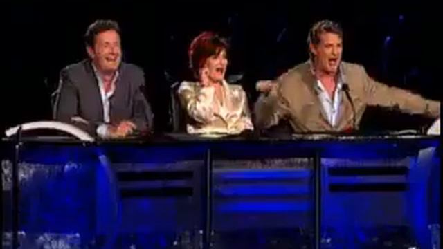 Смотреть всем жесть!! Случайно распелил бензопелой смотреть онлайн