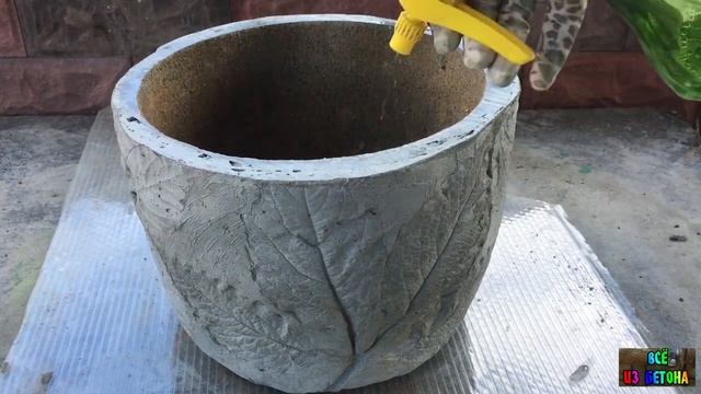 БОЛЬШОЙ ВАЗОН ДЛЯ ЦВЕТОВ СВОИМИ РУКАМИ ИЗ БЕТОНА - DIY смотреть онлайн