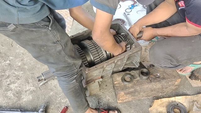 Proses Perakitan GIGI TRANSMISI MITSUBISHI FUSO 190 ps смотреть онлайн
