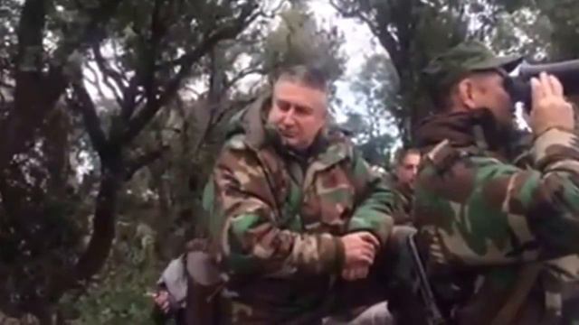 Российский офицер наблюдает за боем под Сальмой. Сирия смотреть онлайн