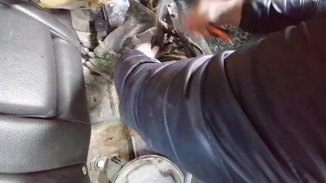 Chevrolet epica. Снимаем бензонасос. смотреть онлайн