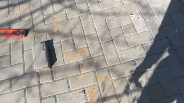 Поднимаем яму на тротуарной плитке смотреть онлайн