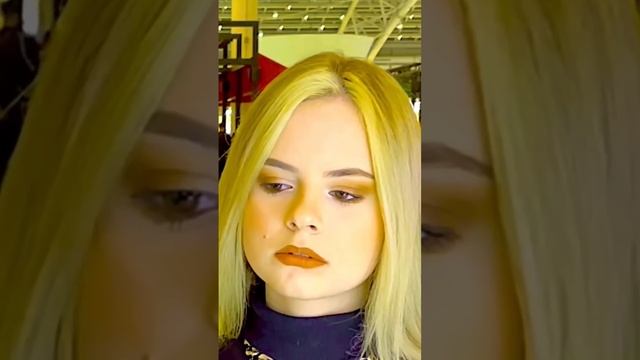 подходил к девочкам и говорил: УЛЫБНИСЬ, ЕСЛИ ХОЧЕШЬ МЕНЯ ПОЦЕЛОВАТЬ ?? смотреть онлайн