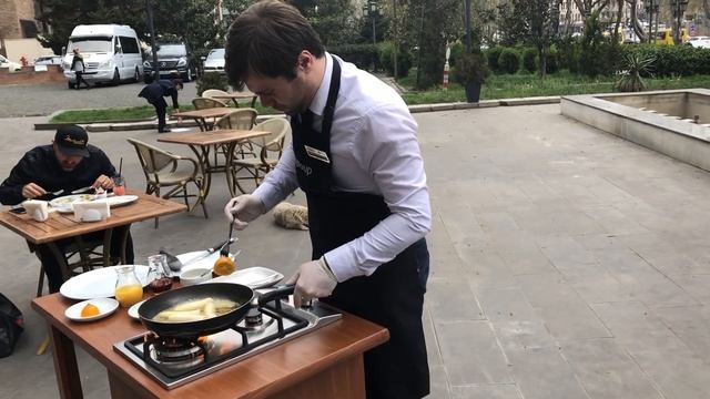 Тбилиси. Вкусный десерт в ресторане «Дом хлеба» смотреть онлайн