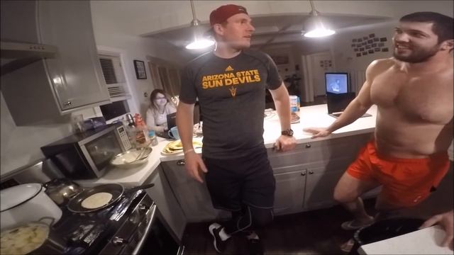 Дневник Гогулана. Как готовить спортивные блины. VLOG 28. смотреть онлайн