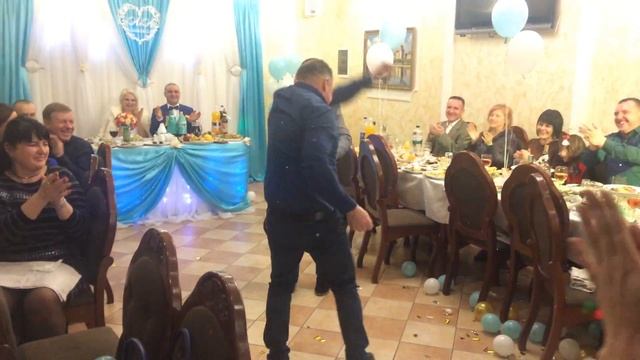 Свадьба и веселый танец на бис хаха)) (ведущий Александр Сиденко) смотреть онлайн