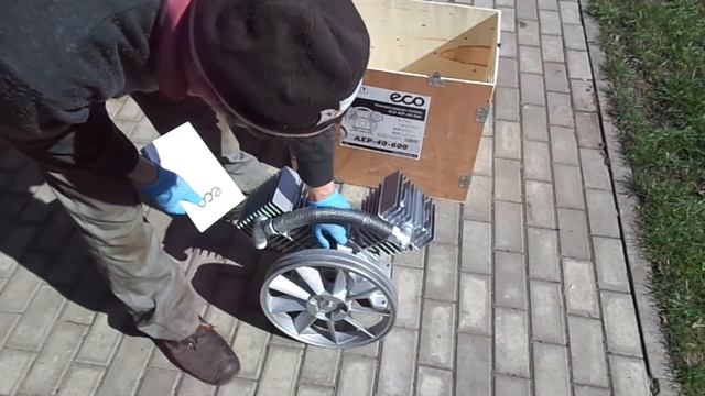 Unpacking compressor AEP-40-600 2 heads 3.3 kw 10 bar 600 L/hr 800 rpm смотреть онлайн